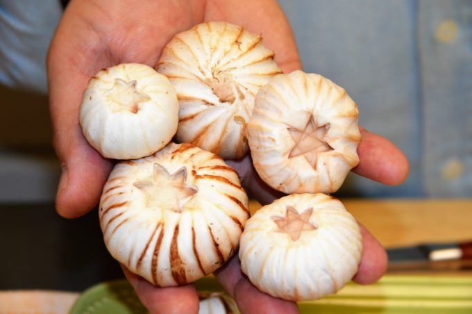 champignon tourné (fluted mushrooms) 