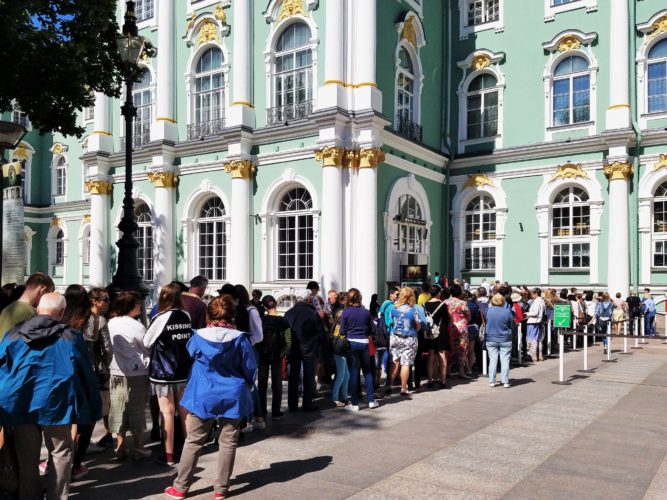 The entrance line to the Hermitage Museum 
