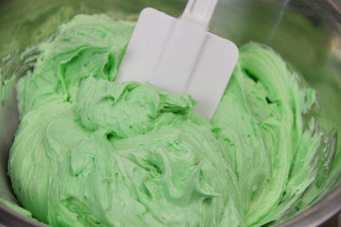 Your magical green frosting is ready!