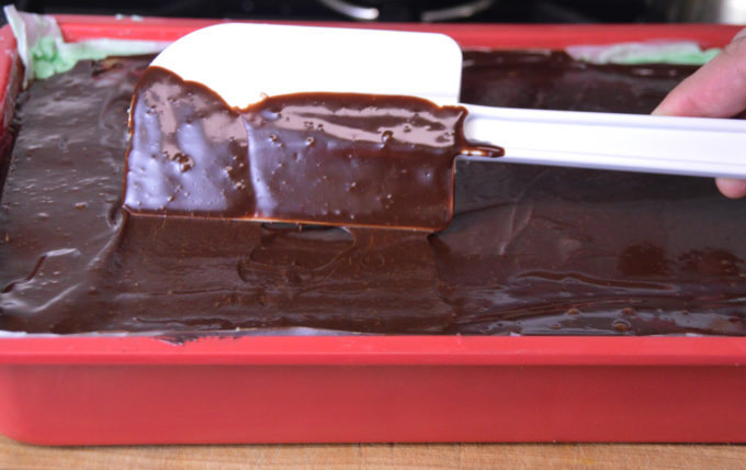 Evenly spread the ganache.