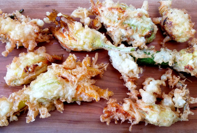 Fried zucchini flowers 