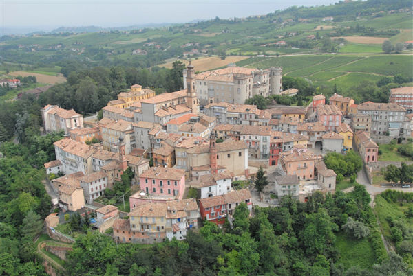 The village of Costiglioli d'Asti 